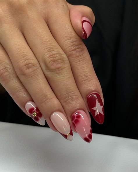 blooming gel is in the air this fall 🍁 @beetlesgelpolish @beetles_community @apresnailofficial #gel #gelnails #gelnail #gelpolish #uñasdegel #nailtech #nail #nailart #nailsnailsnails #naildesign #naildesigns #bloominggel #bloomingflowers #bloominggelflowers #red #rednails #star #starnails #fallnails #trendynails #explore #explorepage Christmas Nails Blooming Gel, Blooming Gel Nail Art Fall, Blooming Gel Fall Nails, Blooming Gel Christmas Nails, Gel X Nail Inspo Almond, Red Blooming Gel Nails, Fall Blooming Gel Nails, Blooming Gel Nail Art Ideas, Red Coffin Acrylic Nails