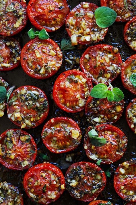 The best Italian roasted tomatoes recipe. Sauteed Tomatoes Recipes, Recipes With Roasted Tomatoes, Roasted Tomatoes Recipe, Tomato Roasted, Roasting Garlic In Oven, Tomatoes Roasted, Recipe With Garlic, Oven Roasted Tomatoes, Vegetarian Italian