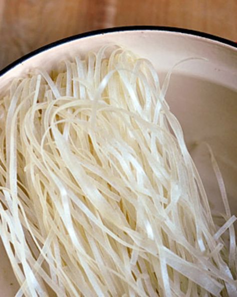 Cooking Basics: How to Cook Rice Noodles | Kitchn Thai Rice Noodle Recipes, Chinese Rice Noodles, Pad Thai Rice Noodles, Thai Rice Noodles, Noodle Salad Cold, Salad Appetizer Cups, Rice Noodle Recipes, Pad Thai Noodles, Wheat Noodles