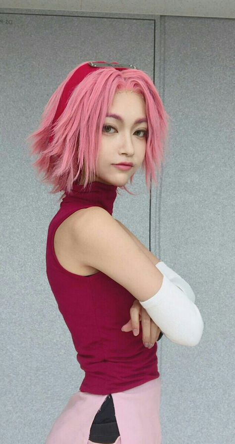 Sakura |#Naruto | #Cosplay Cosplay Sakura, Funny Crafts, Sakura Haruno Cosplay, Sakura Naruto, Sasuke Cosplay, Costumes Funny, Naruto Sakura, Sakura Cosplay, Naruto Team 7