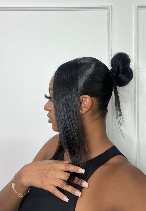 Hairstyles For Short Hair Ponytail, Short Hair Ponytail, Natural Straight Hair, Sew In Hair Extensions, Sleek Ponytail Hairstyles, Black Ponytail Hairstyles, Pretty Braided Hairstyles, Hair Ponytail, Dope Hairstyles