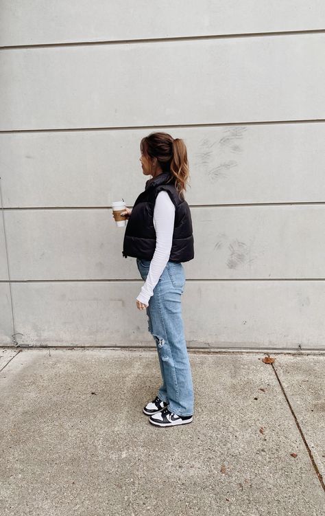 Fall Dunk Outfits, Female Dunks Outfit, Winter Panda Dunks Outfit, Nike Dunks Outfit Woman Fashion Styles, Nike Jordan Mid Outfit, Leggings With Dunks Outfit, Nine Dunks Outfit, Low Dunk Nike Outfits, How To Style Rose Whisper Dunks