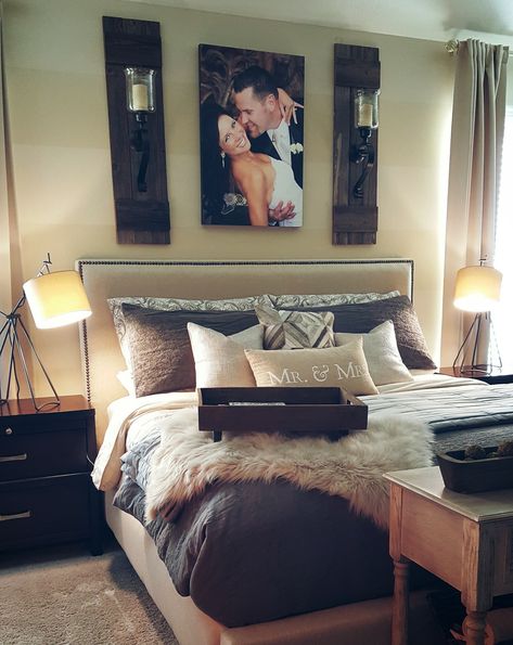 Husband Wife Room Ideas, Small Couples Bedrooms, Room Ideas Husband And Wife, Room Ideas For Husband And Wife, Apartment Ideas Couples, His And Her Bedroom Ideas Couple Decor, Married Couple Bedroom Design, Married Couple Bedroom Decor Ideas, Husband And Wife Room Ideas Master Bedrooms