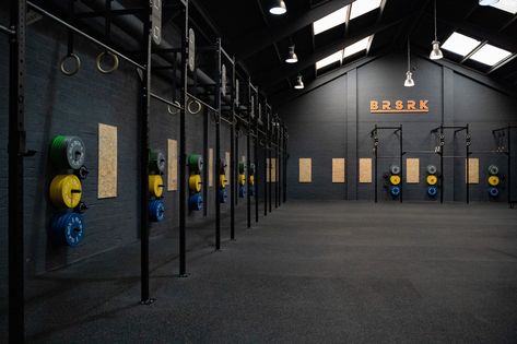 Barn Gym, Minimal Shirt Design, Dream Gym, Crossfit Box, Gym Interior, Wall Balls, Crossfit Gym, Gym Decor, Gym Flooring