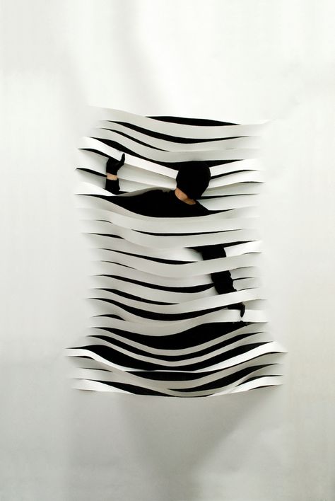 #akatre Lucio Fontana, Black And White Stripes, Sculpture Installation, Paper Sculpture, 인물 사진, Land Art, Exhibition Design, Installation Art, Art Direction