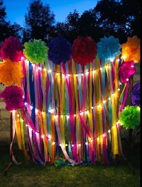 Mexican Birthday Parties, Mexican Party Decorations, Den Mrtvých, Office Candy, Fest Temaer, Mexican Fiesta Party, Fiesta Birthday Party, Mexican Birthday, Hippie Party