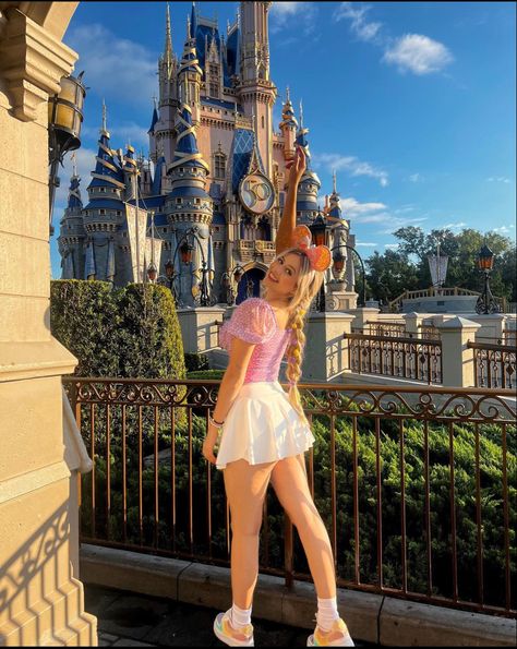 Disneyland Paris Outfit April, Disney World Aesthetic Outfits Summer, Disneyland Outfits Aesthetic Summer, Disney Aesthetic Outfit Ideas, Disney Outfit Ideas Summer, Disneyland Inspo Pics, Disneyland Outfit Ideas Summer, Outfit Para Disneyland, Disney Outfit Inspo Summer