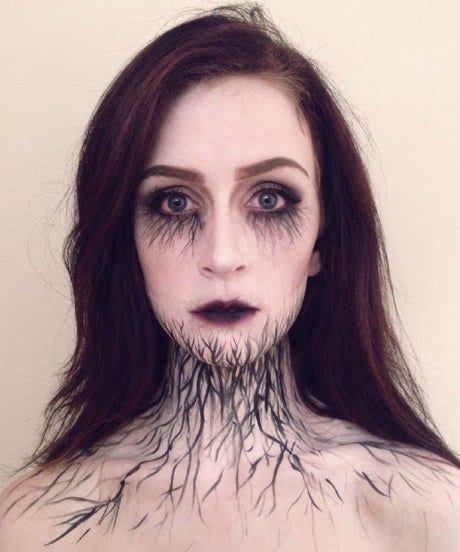 This Is As Pretty As “Scary” Halloween Makeup Gets #refinery29 https://www.refinery29.com/en-us/2013/10/55906/halloween-makeup-evil-fairy-forest Halloween Makeup Beautiful, Creatures Creepy, Dark Halloween Makeup, Halloween Zombie Makeup, Makeup With Glasses, Beautiful Halloween Makeup, Zombie Halloween Makeup, Halloween Make-up Looks, Evil Fairy