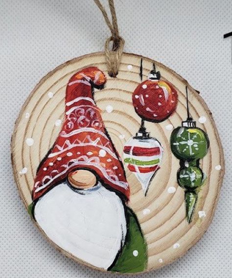 Painted Wood Disc Ornaments, Christmas Wooden Slices Ideas, Gnome Wood Slice Ornament Diy, Diy Ornaments Christmas Wood Slice, Cute Wood Ornaments, Homemade Glass Ornament Ideas, Group Holiday Crafts For Adults, Wooden Christmas Ornaments Homemade, Natural Wood Ornaments