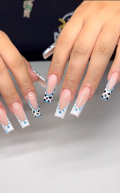 Vaquera Nails, Cute Flower Nail Designs, Short Western Nails, Medium Nails Acrylic, Cute Flower Nails, Medium Acrylic Nails, Rodeo Nails, Cowboy Nails, Short Coffin Nails Designs