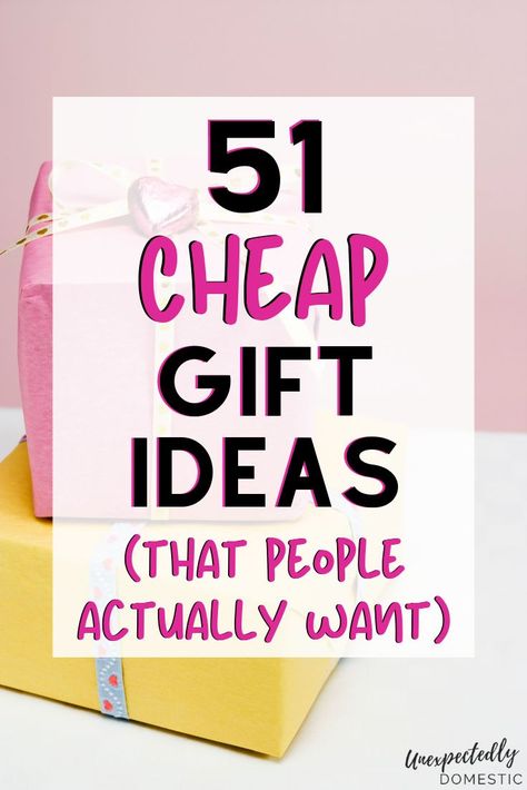 Love these cheap gift ideas! They're perfect Christmas or birthday gifts for just about anyone. Best of all, they're all under $10! Whether you're shopping for men or women, coworkers, teachers, your boyfriend or your best friends, they will absolutely love these unique and inexpensive gift ideas. They would also make great stocking stuffers. Such a simple and creative way to shop for the holidays on a budget. #giftideas #giftguide #giftsforfriends #christmasgiftideas 5 Senses Gift For Boyfriend, Joululahjat Diy, Valentijnsdag Diy, Diy Gifts For Christmas, Selamat Hari Valentine, Hadiah Valentine, Cheap Birthday Gifts, Cheap Gift Ideas, Hadiah Diy