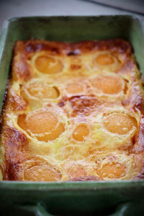 Clafoutis aux pêches au sirop – La fille du boulanger cuisine… Clafoutis Recipes, Dessert Fruit, Dessert Aux Fruits, Sweet Buns, Cake Factory, French Desserts, Fruit Desserts, Flan, Mayonnaise