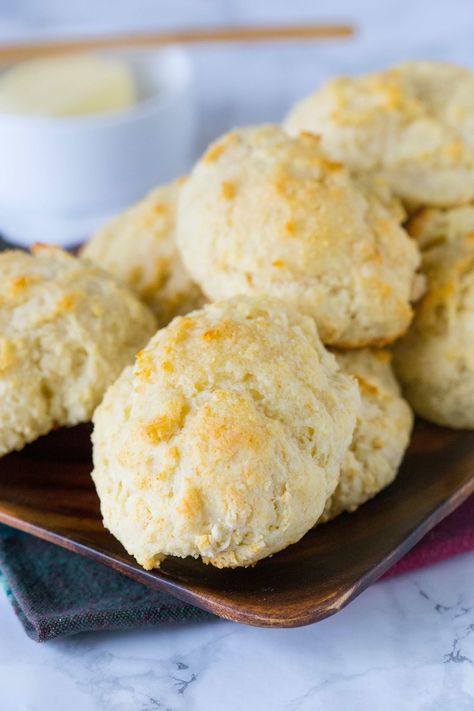 These easy drop biscuits are light, fluffy, buttery, and only take 20 minutes to make. Corn Biscuit Recipe, Cheddar Cheese Biscuits, Cheddar Biscuit, Easy Drop Biscuits, Easy Biscuit Recipe, Cheddar Bay Biscuits, Cheddar Biscuits, Drop Biscuits, Cheese Biscuits