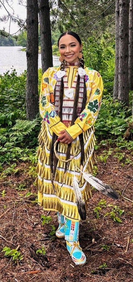 Jingle Dress Regalia, Native American Jingle Dress, Jingle Dancer, Jingle Dress Dancer, Powwow Outfits, American Indian Clothing, Native Clothing, Native American Dance, American Indian Girl