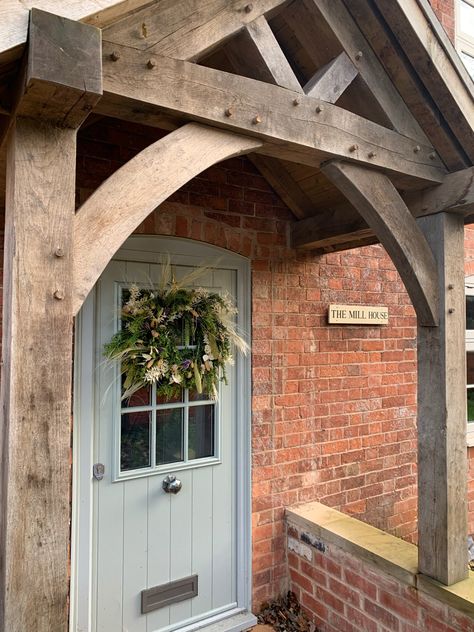 English Cottage Door, English Cottage Doors Interior, Country Cottage Front Garden, Country House Front Door, Country Cottage Porch Ideas, Back Door Porch, Front Of Cottage Ideas, Back Door Porch Ideas, Country Front Doors Farmhouse