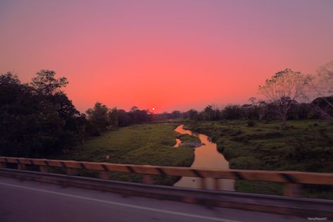 Blurred Blessings Driveway Landscaping, Sunset Photos, Pretty Places, Beautiful Sunset, Aesthetic Photography, Sunset Photography, Honduras, Sunrise Sunset, Pretty Pictures