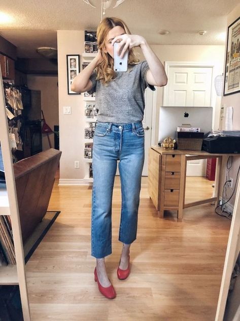 What I Wore This Week Straight Jeans Outfit, Look Jean, Capsule Wardrobe Work, Gotta Work, Mum Fashion, High Fashion Street Style, Mode Inspiration, Red Shoes, Primavera Estate