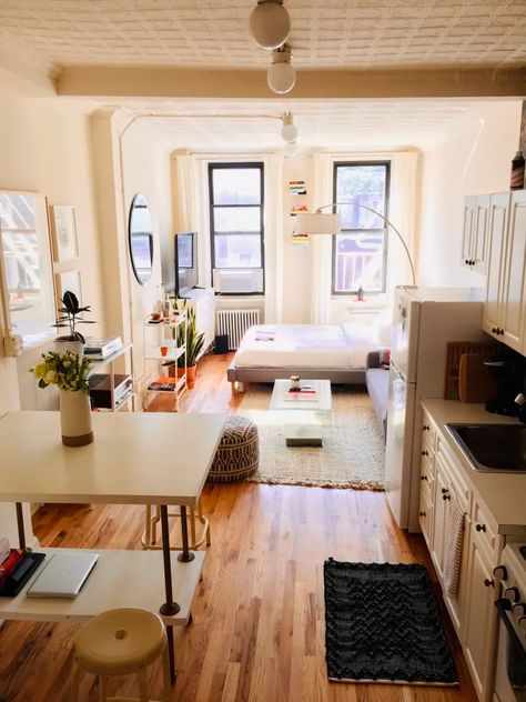 250-Square-Foot NYC Shared Studio Apartment Photos | Apartment Therapy Apartamento New York, Appartement New York, Nyc Studio Apartments, Tiny Studio Apartments, Studio Layout, Studio Apartment Living, Studio Apartment Design, Deco Studio, Small Studio Apartment