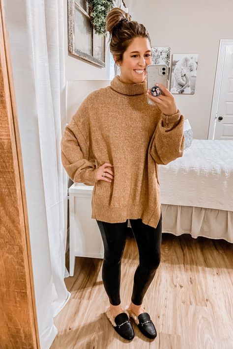 Fur Mules Outfit, Mules Outfit Winter, Leather Leggings Fall Outfit, Mule Outfits Women, Outfits With Mules, Leggings Fall Outfit, Mule Outfits, Mules Shoes Outfit, Leather Leggings Fall