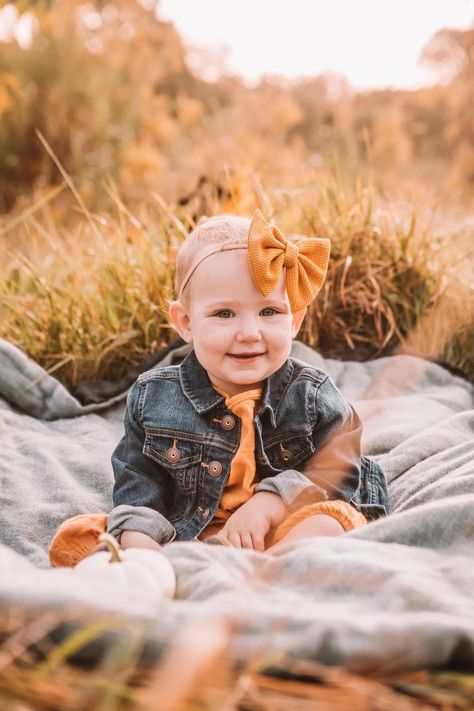 Fall Family Mini Sessions, Outdoor Fall Mini Session Ideas, Toddler Fall Pictures, Fall First Birthday Photoshoot, Fall Mini Sessions Set Up, Kids Fall Photoshoot, Fall Infant Photoshoot, Fall Minis Photography, Toddler Fall Photoshoot