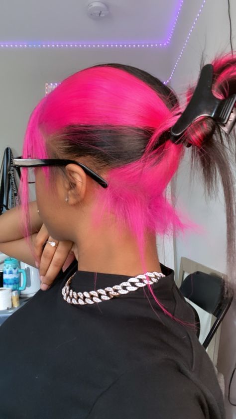 Back Part Of Hair Dyed, Pink On Natural Hair, Peeks Boo Hair, Hair Color In The Back, Red Highlights Natural Hair Black Women, Skunk Strip And Peekaboo, Pink Hair Dye Black Women, Dyed Hair Hairstyles Black Women, Bright Hair Colors Black Women