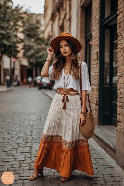 Women’s Boho Style, Roma Style Outfits, Beachy Boho Aesthetic Outfits, Bohemian Winter Outfits Boho Chic, Bohemian Outfits Women, Chic Boho Outfits, Colorful Boho Outfit, Modern Boho Outfit, Boho Aesthetic Outfit