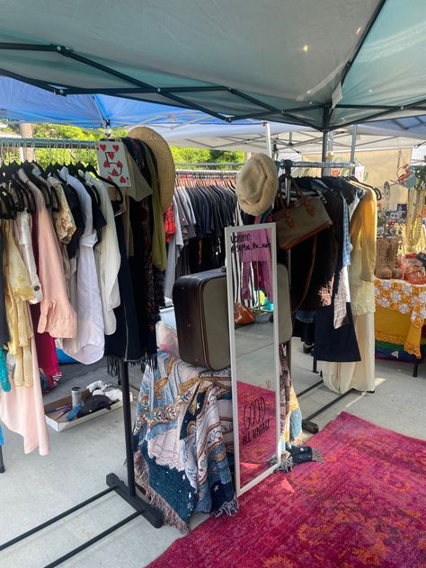 Ace.vntg Flea Market Booth Display Ideas Thrift Stores, Vendor Booth Clothing Rack, Vending Booth Ideas, Flea Market Clothes Display, Flea Market Set Up Ideas Display, Fill A Bag Sale, Flea Market Clothing Booth Ideas, Pop Up Clothing Shop, Vintage Pop Up Shop Display