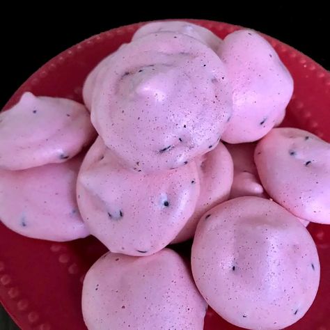 Raspberry Chip Meringues Jello Cookies, Raspberry Jello, Banana Pudding Cookies, Forgotten Cookies, Flourless Chocolate Cookies, Raspberry Meringue, Miniature Chocolate, Custard Desserts, Cereal Bar