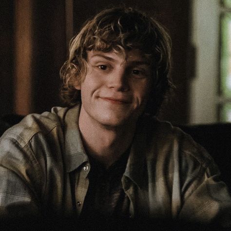 ⛧ tate langdon (evan peters) american horror story icon ⛧ Tate Ahs, Evan Peter, Ahs Characters, Evan Peters American Horror Story, Tate And Violet, Peter Maximoff, American Horror Story 3, Evan Thomas, Tate Langdon