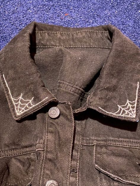 Battle Vest Embroidery, Embroidery Designs For Jacket, Customized Jackets Ideas, Emo Denim Jacket, Goth Jean Jacket, Battle Jacket Embroidery, Patch For Jacket, Spiderweb Jacket, Embroidery On Jacket