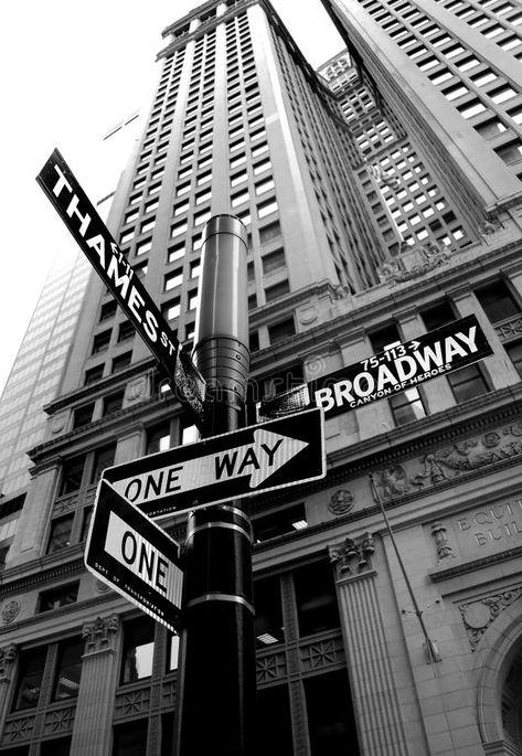 Broadway Street Sign, Broadway Sign New York, Black And White New York City, New York In Black And White, Iconic New York Pictures, New York Broadway Aesthetic, New York Street Aesthetic, New York Street Signs, New York Tattoos