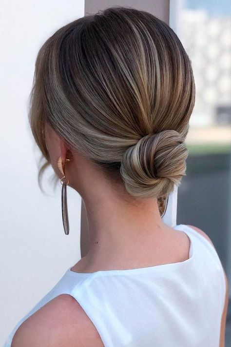 Low Pony Hairstyles, Quick Bun, Holiday Hairstyles Easy, Low Bun Wedding Hair, Long Bridal Hair, Pony Hairstyles, Short Hair Bun, Low Bun Hairstyles, Easy Bun Hairstyles