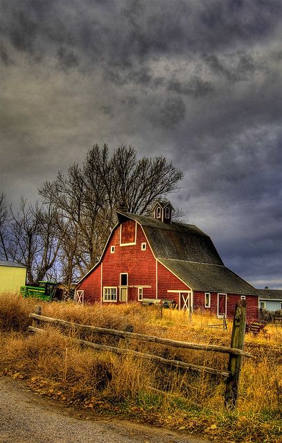 Barn Pictures, Christmas House Lights, Ranch Style House, Country Barns, Barn Painting, Barn Art, Country Barn, Farm Scene, Outdoor Christmas Lights