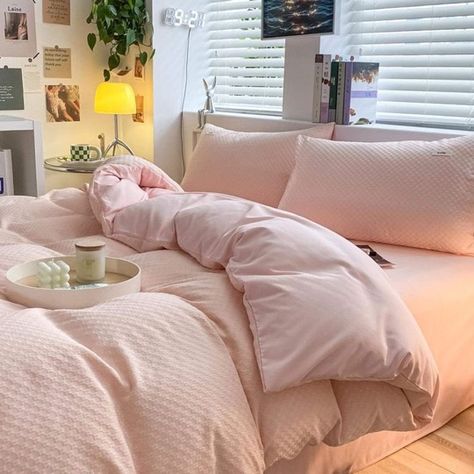 Pale Pink Bedding Ideas, Pastel Duvet Cover Aesthetic, Pink Bed Inspiration, Pink Bed Set Ideas, Girly Bedding Ideas, Light Pink Quilt, Light Pink Comforter Bedroom Ideas, Bed Sets Aesthetic, Pink Bed Comforters