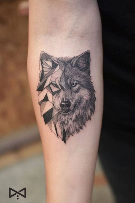 Wolf Face Tattoo, Wolf Tattoo Forearm, Font Tato, Geometric Wolf Tattoo, Small Wolf Tattoo, Wolf Tattoos Men, Tatuagem Masculina Pequena, Wolf Tattoo Sleeve, Geometric Wolf