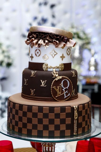 WOW!  this just may be prettier than the actual LV items... #FondantFriday - Louis Vuitton Cake Lv Cake, Louis Vuitton Cake, Super Torte, Torte Creative, Torte Cupcake, Tiered Cake, Cupcake Cake, Gorgeous Cakes, Love Cake