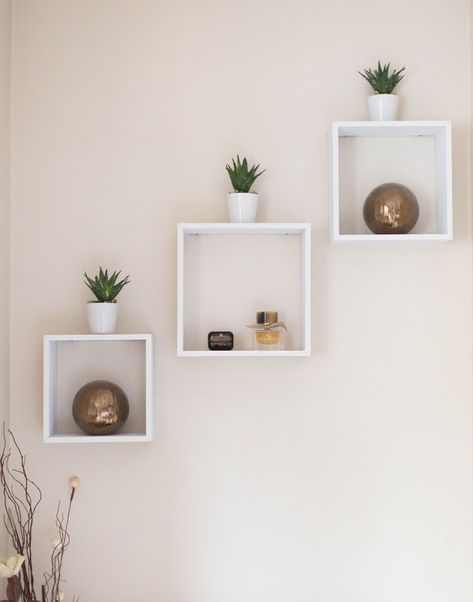 Square Shelves, Shelf Decor Bedroom, Wall Shelves Bedroom, Regal Design, Wall Shelves Design, Small Bedroom Decor, Floating Shelves Diy, Room Shelves, Floating Wall Shelves