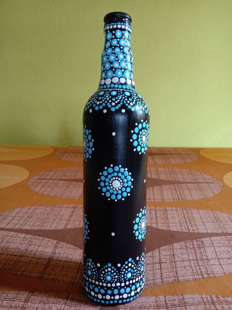 Clay Bottle Art, Glass Art Painting, Glass Art Window, Wine Glass Drawing, Bottle Art Projects, Art Painting Ideas, Painted Glass Bottles, Hand Painted Wine Bottles, Art Window