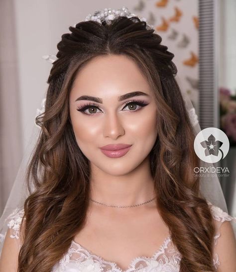 Reception Bride Hairstyle For Gown, Hairstyle For Engagement Gown, Hairstyle For Reception Gown, Hair Styles For Reception Gown, Open Hairstyle On Gown, Reception Look Hairstyle, Hairstyle Open Hair Wedding, Bridal Hairstyles For Gown, Reception Gown Hairstyle