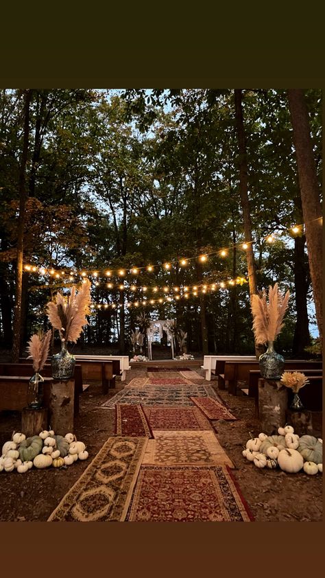 Woodsy Outdoor Wedding, Boho Wedding Outside, Boho Wedding Forest, Boho Fairytale Wedding, Warming Of The Rings Ceremony, Fall Wedding Blanket Ideas, Rustic Antique Wedding, Vintage Wedding Aisle, Twilight Wedding Ideas