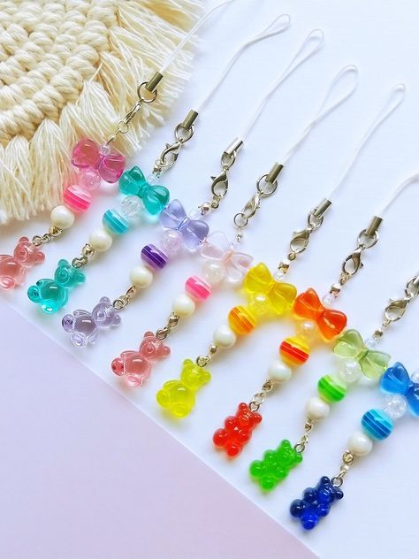 School Bag Decoration Ideas, Bag Charms Diy, Brand Planning, Small Keychain, Anting Manik, Wire Jewelry Earrings, Resin Jewelry Diy, Easy Jewelry, Key Lanyard