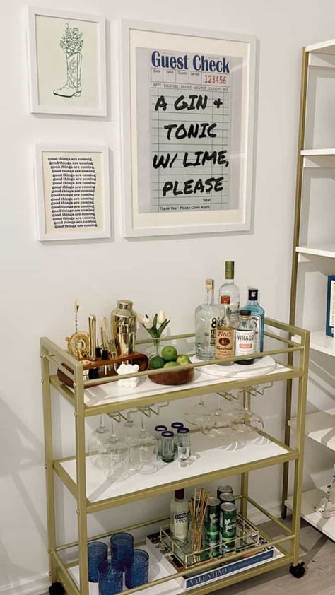 15 Brilliant Small Apartment Ideas: Transform Your Space with Clever Design Solutions Cute Townhouse Decor Ideas, Bar Cart Wall Decor Ideas, Mod Apartment Decor, Simple College Apartment Decor, Student Apartment Aesthetic, Student Apartment Ideas, Studio Apartments Ideas, Small Townhouse Decorating, College House Aesthetic