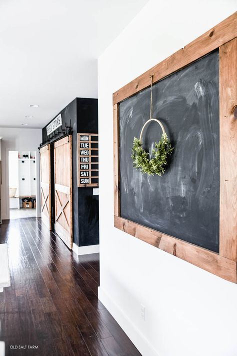 Giant Chalkboard, Diy Wall Hooks, Chalkboard Wall Bedroom, Kitchen Chalkboard, Large Chalkboard, Chalk Wall, Mirror Frame Diy, Diy Chalk, Deco Nature