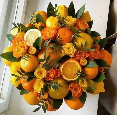 Bouquet Of Food, Flower And Fruit Arrangements, Fruits Arrangements Ideas, Fruit Basket Diy Gift, Fruit Bouquet Diy, Fruit Flower Basket, Fruit Bouquet Ideas, Vegetable Bouquet, Edible Fruit Arrangements