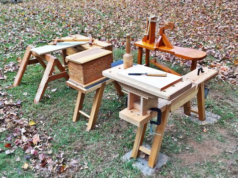 mini-Roman workbench – An Unplugged Woodworker Roman Workbench, Mini Workbench, Small Workbench, Shave Horse, Woodwork Bench, Tiny Workshop, Woodwork Shop, Ancient Tools, Tool Stands