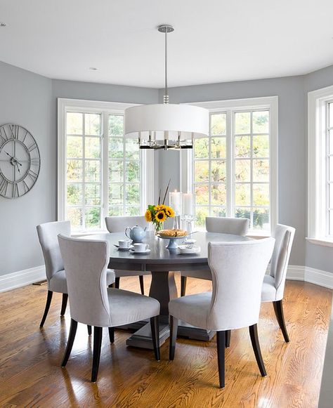 Light gray in the dining room is perfect for those who prefer a more airy ambiance [Design: Jane Lockhart Interior Design] Coventry Gray, Dining Room Paint, Grey Dining Room, Dining Room Colors, Dining Room Ideas, Traditional Interior Design, White Dining Room, Dining Room Combo, Grey Dining