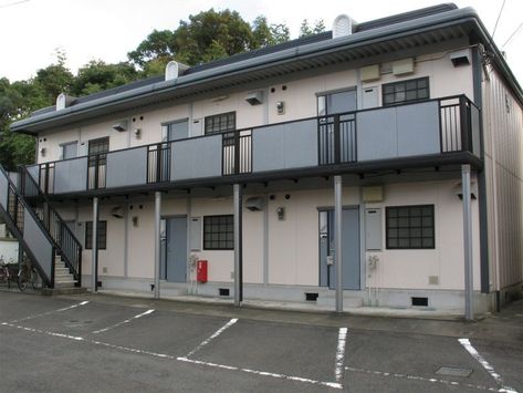 Japanese Apartment Exterior, Japanese Apartment Building, Small Japanese Apartment, Japanese Loft, Small Apartment Complex, Apartment Building Exterior, Small Apartment Building Design, Japan Apartment, Japanese Apartment