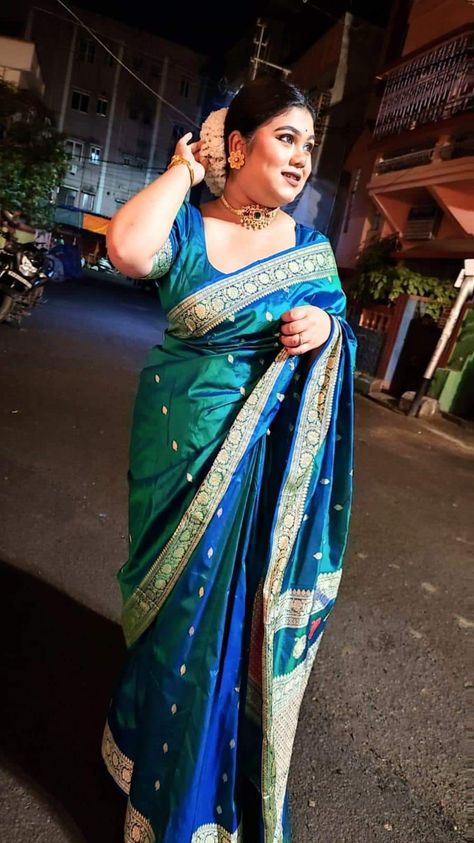 Bengali Wedding Guest Saree Look, Bengali Look, Saree Bengali Style, Saree Bengali, Bengali Style Saree, Bengali Puja Saree Look, Bride Entry, Bengali Wedding, Chanderi Silk Saree