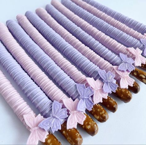 Butterfly Chocolate Covered Pretzels, Pink And Purple Dessert Table, Purple Treat Table, Butterfly Themed Desserts, Bridgington Party, Purple Themed Baby Shower Ideas, Butterfly Baby Shower Dessert Table, Butterfly Party Food Ideas, Butterfly Dessert Table Ideas