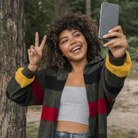 Smiley woman taking selfie while camping... | Premium Photo #Freepik #photo Taking Selfies Poses Drawing, Taking Selfies Poses Reference, Taking Picture Pose Reference Drawing, Someone Taking A Selfie Reference, Taking A Selfie Pose Reference, Person Taking Selfie Drawing Reference, Taking A Photo Reference, Taking Photo Reference, Taking A Selfie Pose